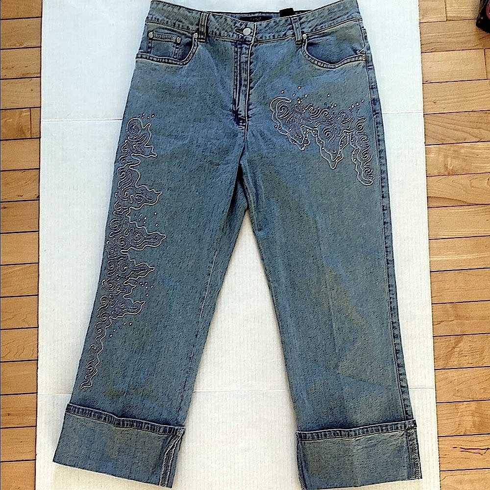 YUKKA Women's Blue Capri w sparkly Embellished large cuffs at bottom Size Largr